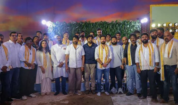 పవన్ కల్యాణ్ క్లాప్‌తో ఘనంగా ప్రారంభమైన మెగా 158 మూవీ (3)