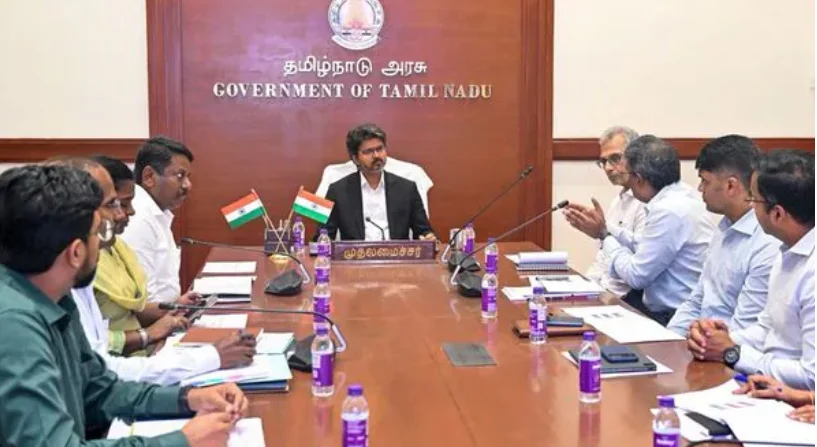 తమిళనాడు కేబినెట్ శాఖల కేటాయింపు.. హోం, పబ్లిక్ అడ్మినిస్ట్రేషన్ శాఖలు తన వద్దే ఉంచుకున్న విజయ్