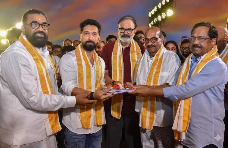 పవన్ కల్యాణ్ క్లాప్‌తో ఘనంగా ప్రారంభమైన మెగా 158 మూవీ (2)