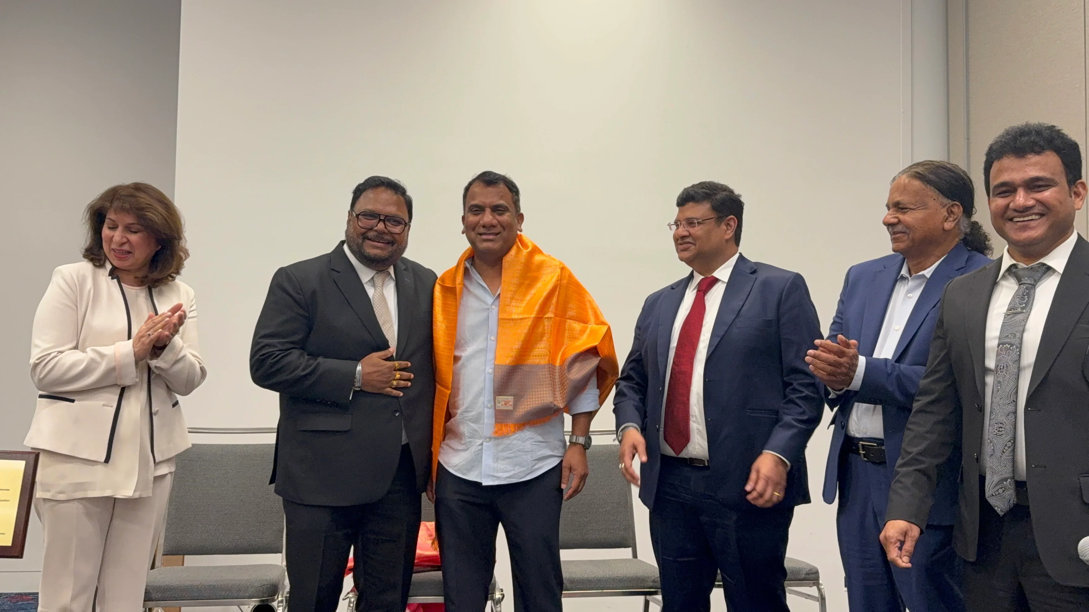 ప్రముఖ న్యాయవాదుల చేతుల మీదుగా కమ్యూనిటీ లీడర్ సత్యం యాదగిరికి ఘన సన్మానం (2)