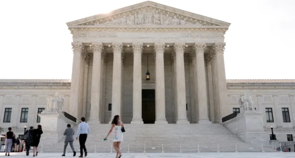 US Supreme Court Clears Path for Trump’s Mail Voting Restrictions Ahead of Midterms