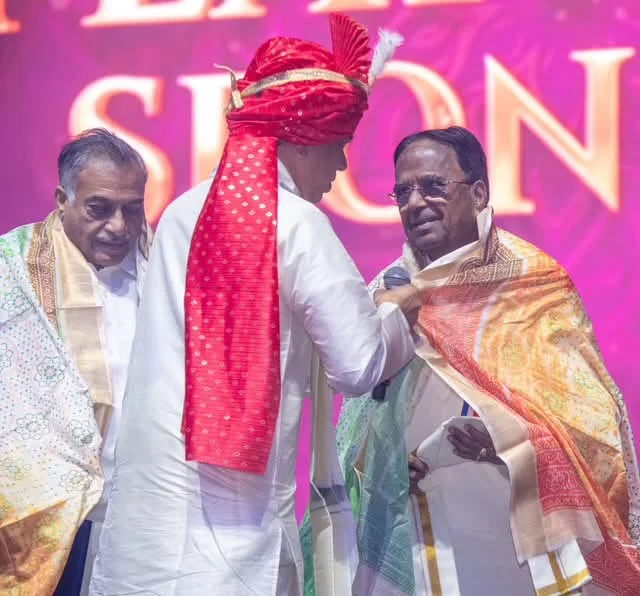 Sri Ponnala Lakshmaiah Receives Lifetime Achievement Award at SiliconAndhra Silver Jubilee Celebrations (2)
