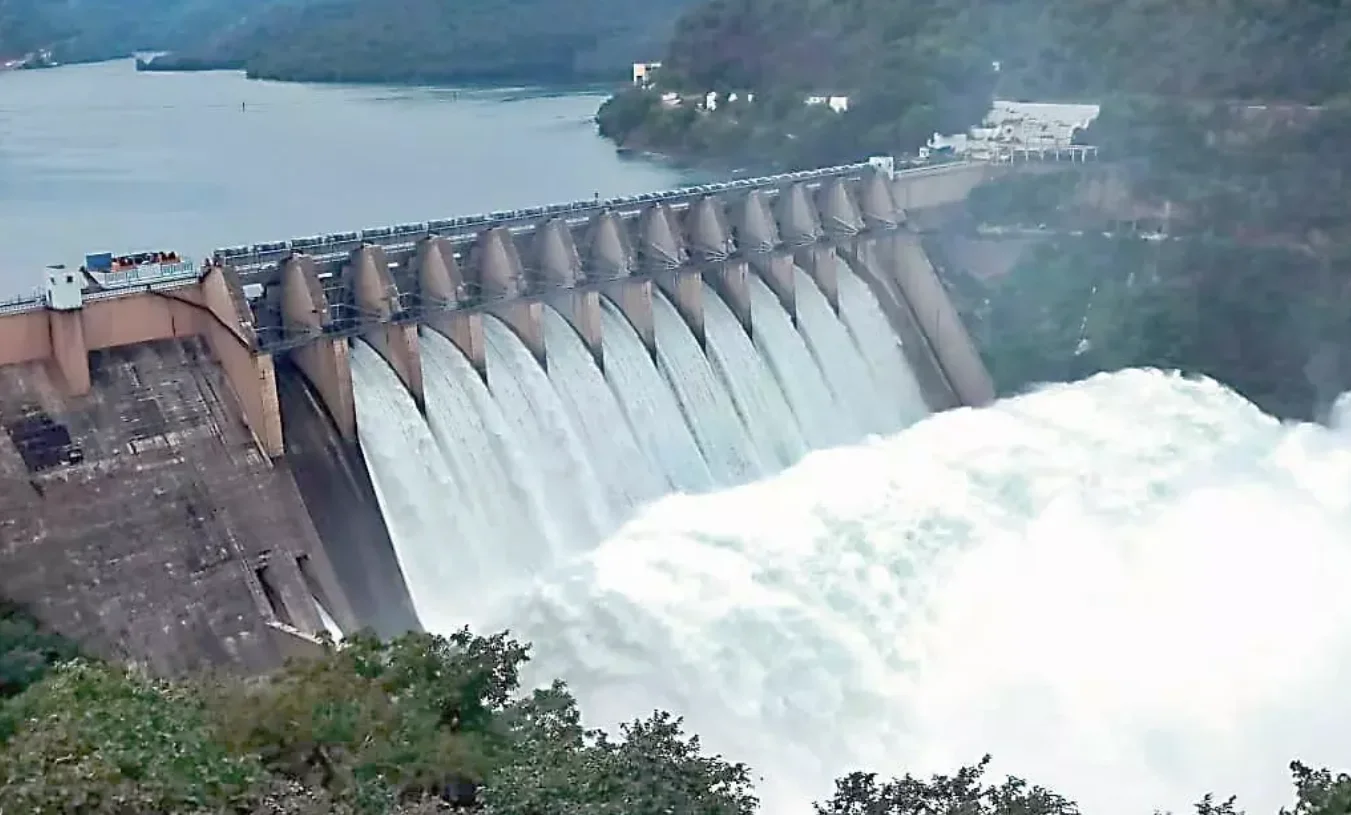 శ్రీశైలం జలాశయానికి వరద ప్రవాహం కొనసాగింపు.. నీటిమట్టం పెరుగుదల