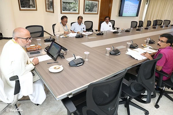 బ్రహ్మోత్సవాల నేపథ్యంలో రిసెప్షన్ విభాగంపై అదనపు ఈవో సమీక్ష