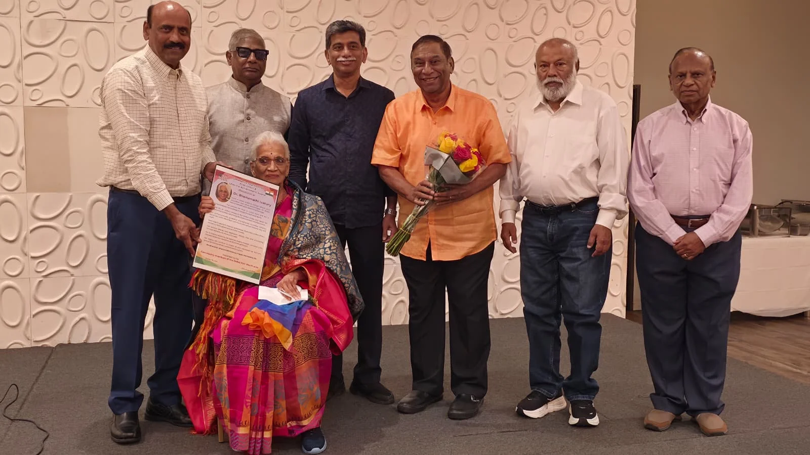 డాలస్లో డా. భానుమతి ఇవటూరికి జీవిత సాఫల్య పురస్కారం.. 50 ఏళ్లకు పైగా సామాజిక సేవకు ఘన సన్మానం (2)