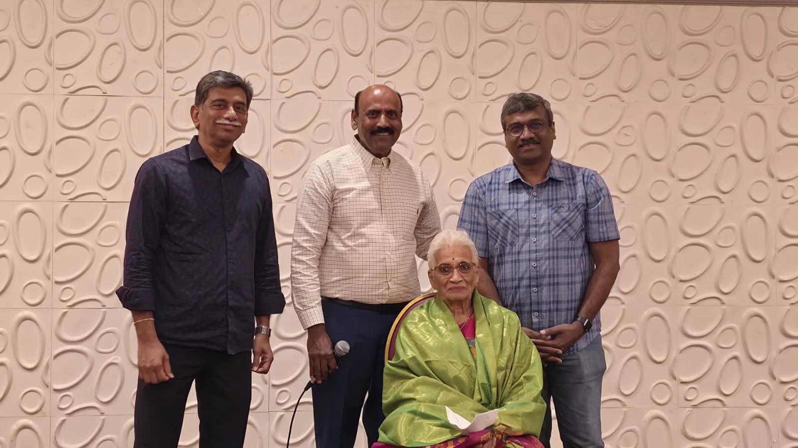 డాలస్లో డా. భానుమతి ఇవటూరికి జీవిత సాఫల్య పురస్కారం.. 50 ఏళ్లకు పైగా సామాజిక సేవకు ఘన సన్మానం (3)