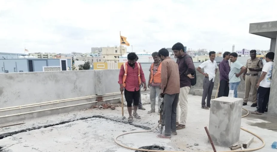 సైబరాబాద్లో అక్రమ నిర్మాణాలపై కొరడా.. ఒక్కరోజే 25 భవనాలు కూల్చివేత