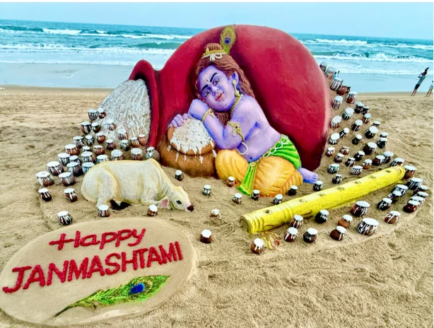 101 మట్టి కుండలతో బాలకృష్ణుడు...పూరీ బీచ్లో అద్భుత ఇసుక శిల్పం!