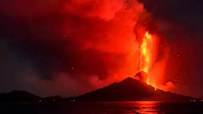 Volcano Erupts in Indonesia..! 24 Hours of Lava, 8 Airports Shut Down!