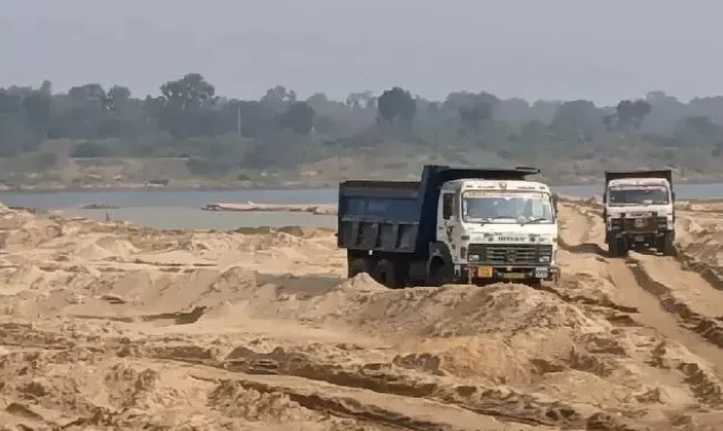 Telangana Cracks Down on Sand Overloading With ₹2,000 Fine, Portal Blacklist for Repeat Offenders