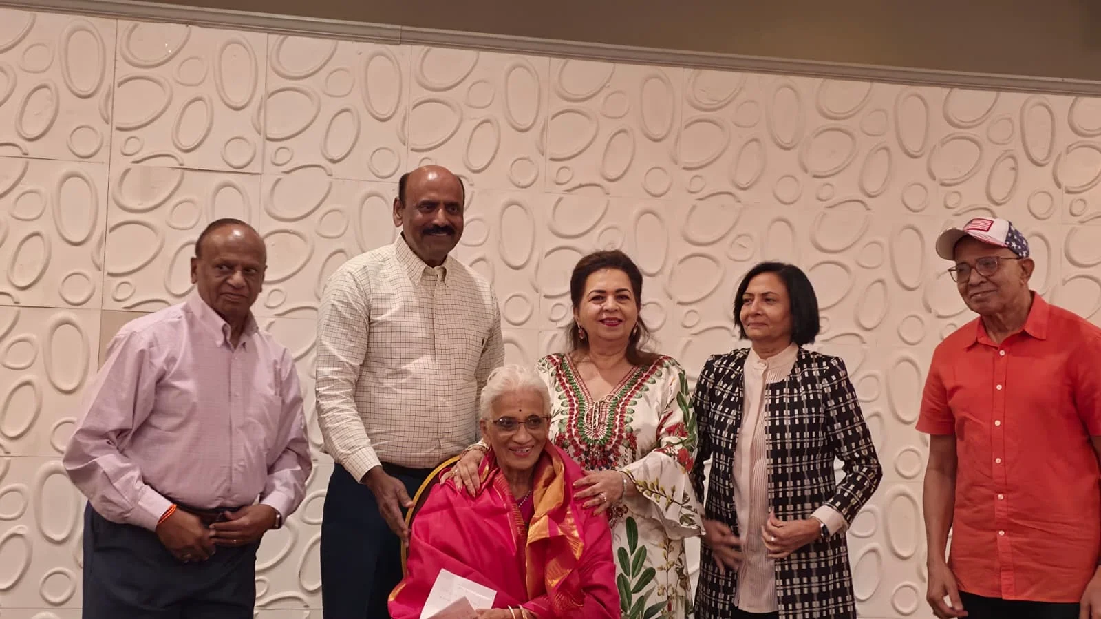 డాలస్లో డా. భానుమతి ఇవటూరికి జీవిత సాఫల్య పురస్కారం.. 50 ఏళ్లకు పైగా సామాజిక సేవకు ఘన సన్మానం (4)